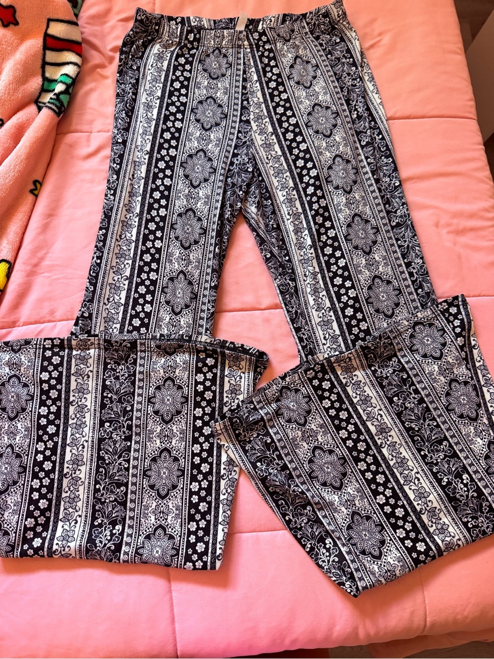Women's Black & White Printed Wide-Leg Pants